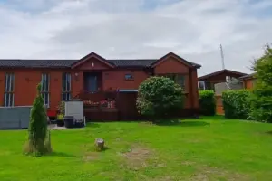 Tingdene Barnwell Lodge